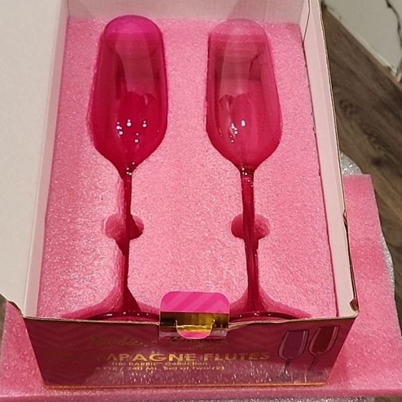 Barbie X Dragon Champagne Flutes - Picture 7 of 8